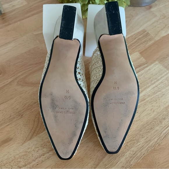 Charles David's Mid heel Open Heel Cream Baige
Cream Mules Size 6.5 - Picture 6 of 7